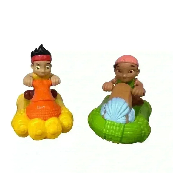 2011 Mattel Jake &The Neverland Pirates Jake & Izzy Water Raft Race Cars - Picture 2 of 9